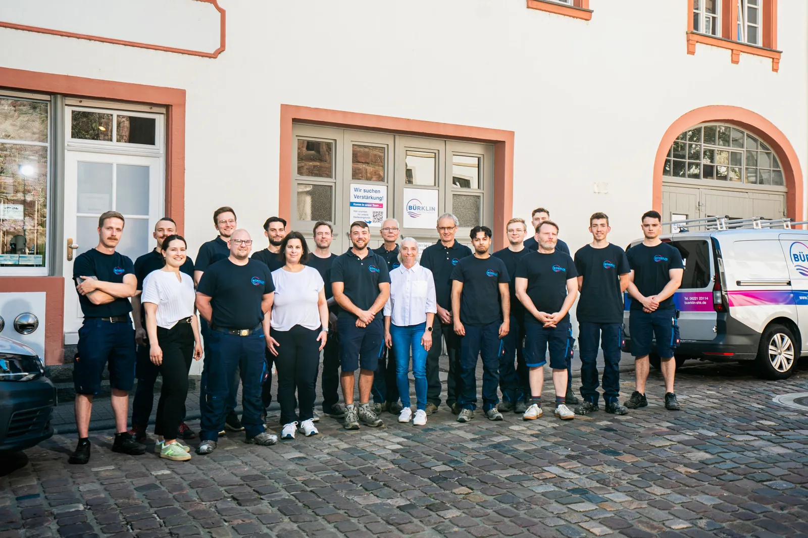 Das Bürklin-Team vor dem Firmensitz in der Heidelberger Altstadt