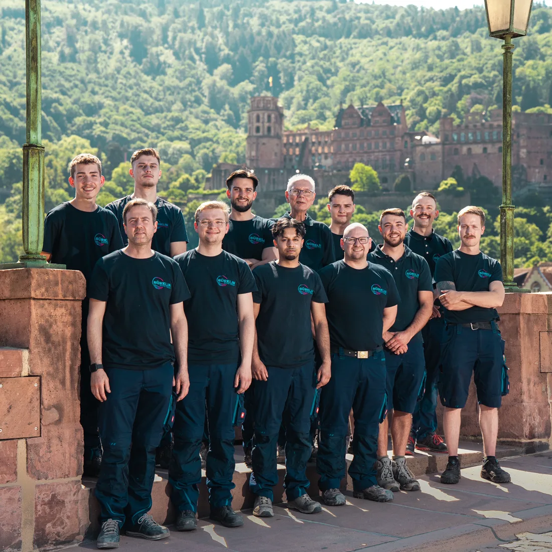 Das Bürklin-Team auf der Alten Brücke vor dem Heidelberger Schloss
